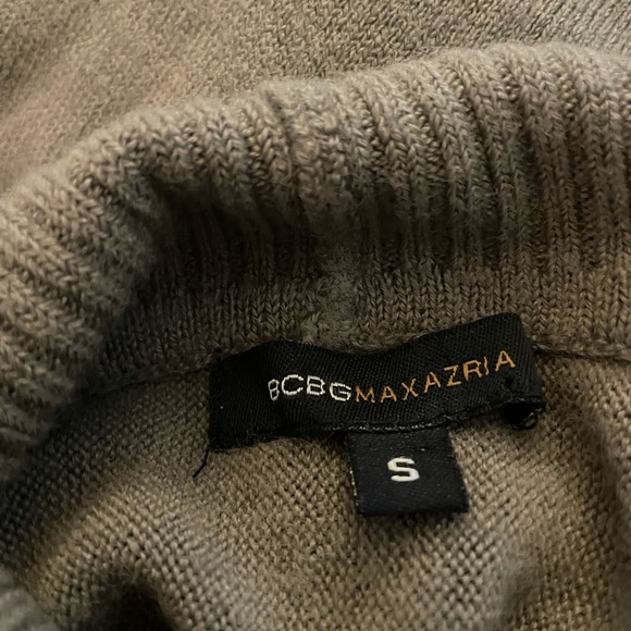 BCBG Maxariza sweater with loose turtleneck and wide sleeves in size Small - Picture 3 of 5